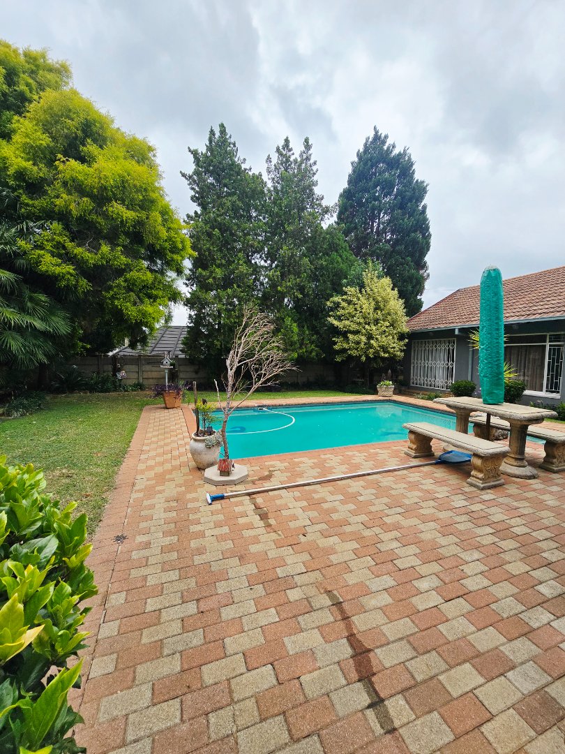 5 Bedroom Property for Sale in La Hoff North West